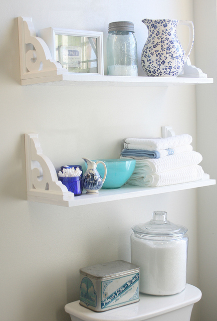 Vintage Inspired DIY Shelves