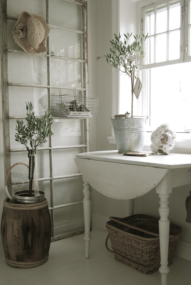 Gorgeous Bathroom Shelf