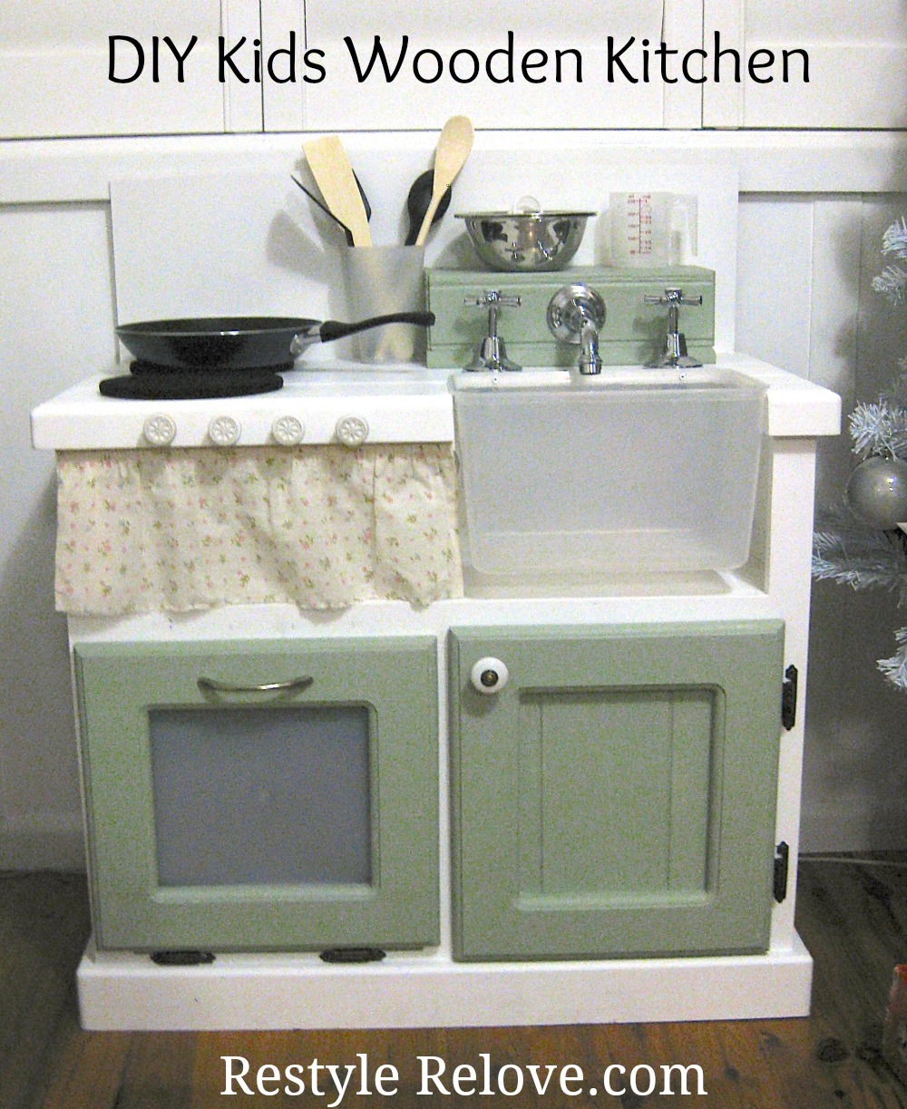  DIY Kids Wooden Kitchen