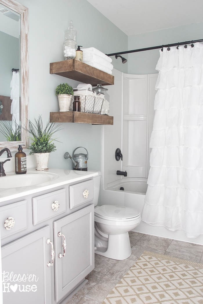 5. Bathroom featuring Earthy Vibe