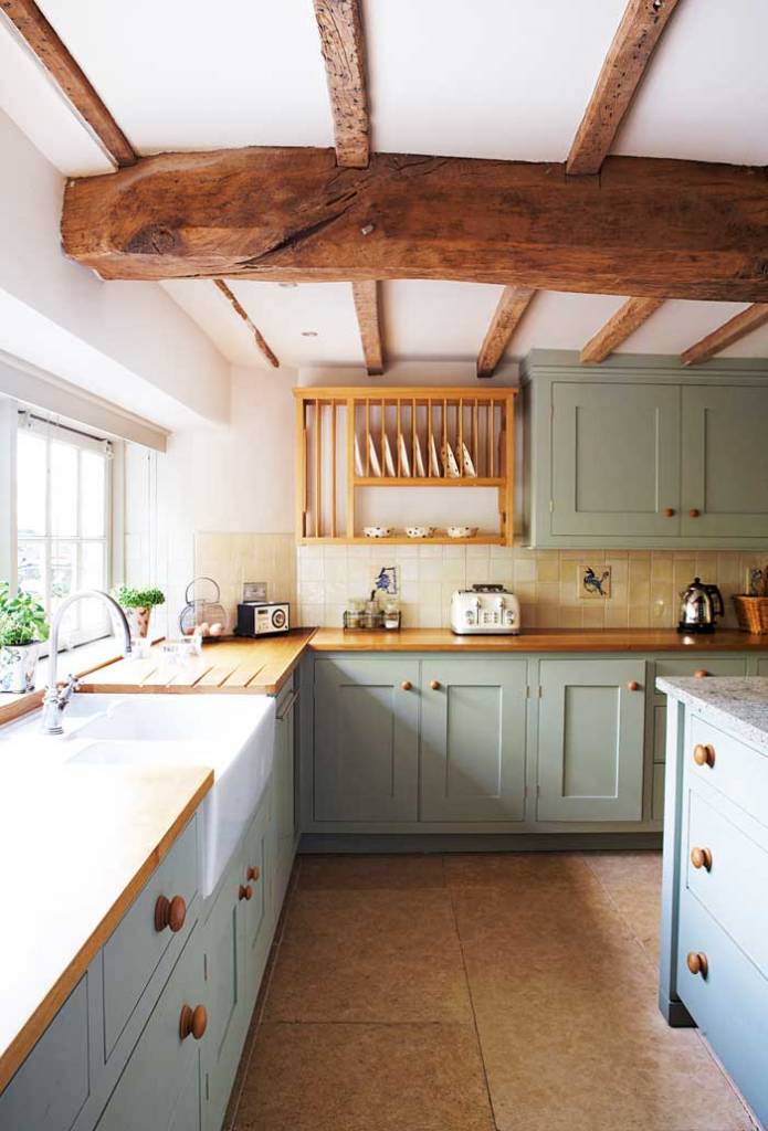 The Comeback of Wood Kitchen Cabinets - Farmhousehub