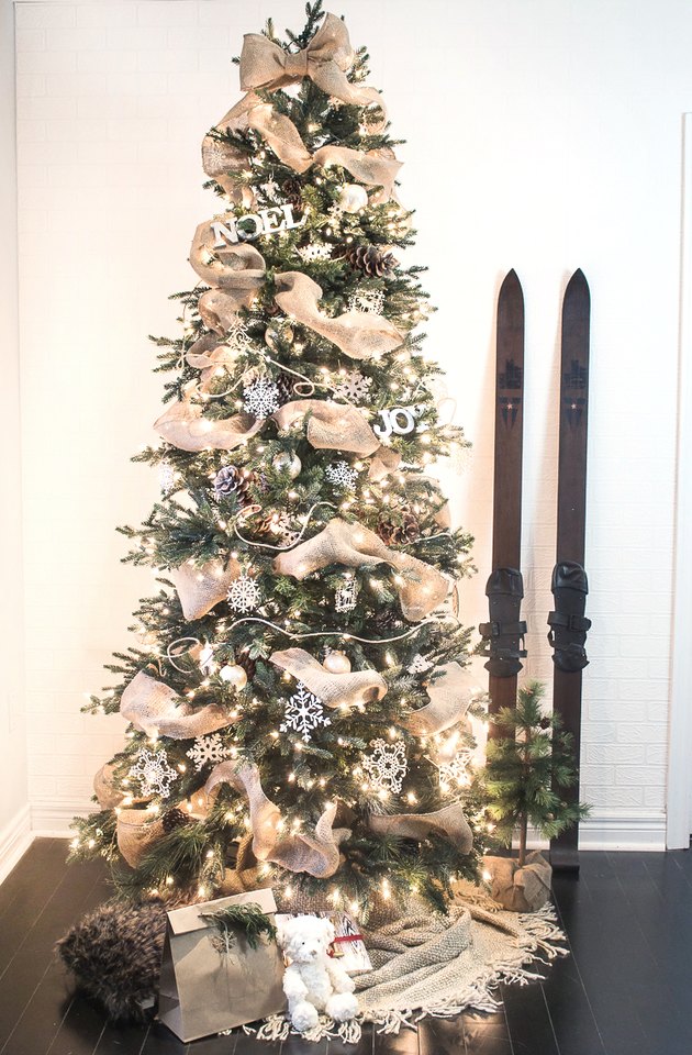 30 Fabulous Christmas Tree Decorating Ideas That are Totally Heartwarming!